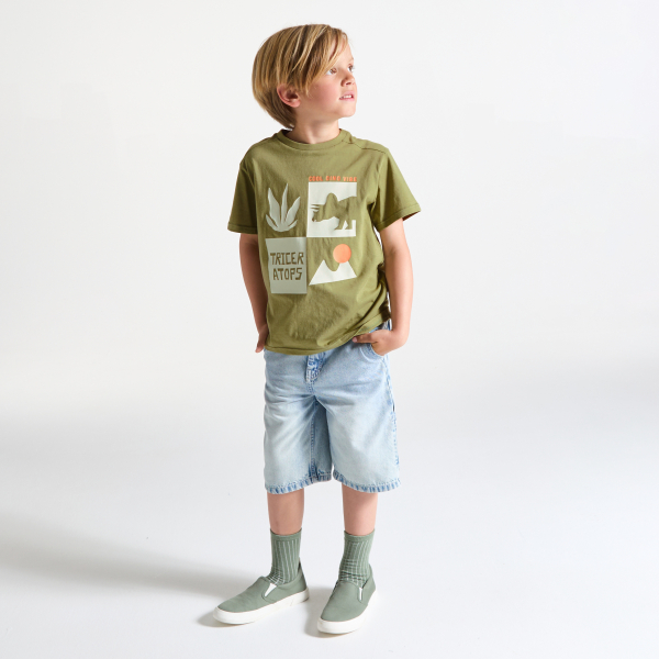 تيشيرت مزيّن برسمة ديناصور، بأكمام قصيرة باللون الكاكي للأولاد